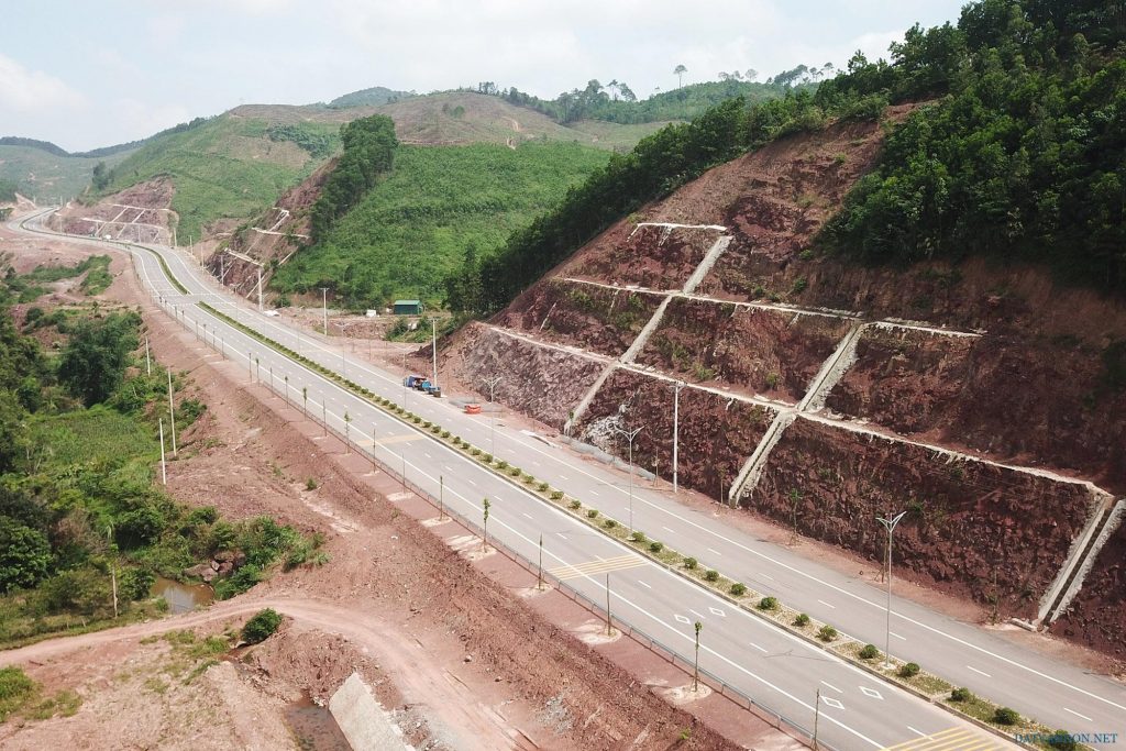 Thi công cao tốc Vân Đồn Móng Cái