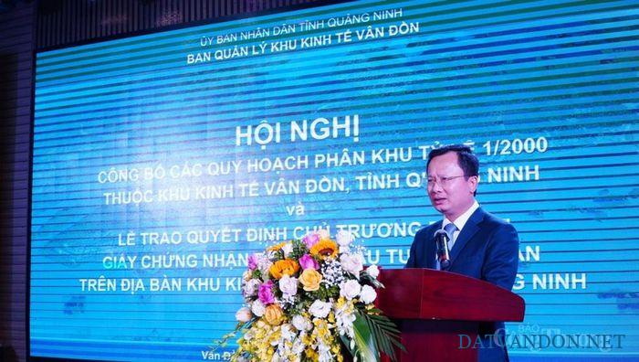 Ông Cao Tường Huy công bố quy hoạch phân khu Vân Đồn